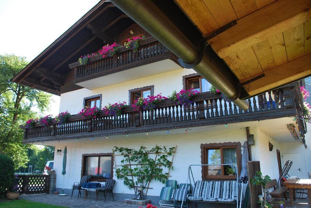 Gaestehaus Riki Oberschmid Steinbach am Attersee Pokoj fotografie